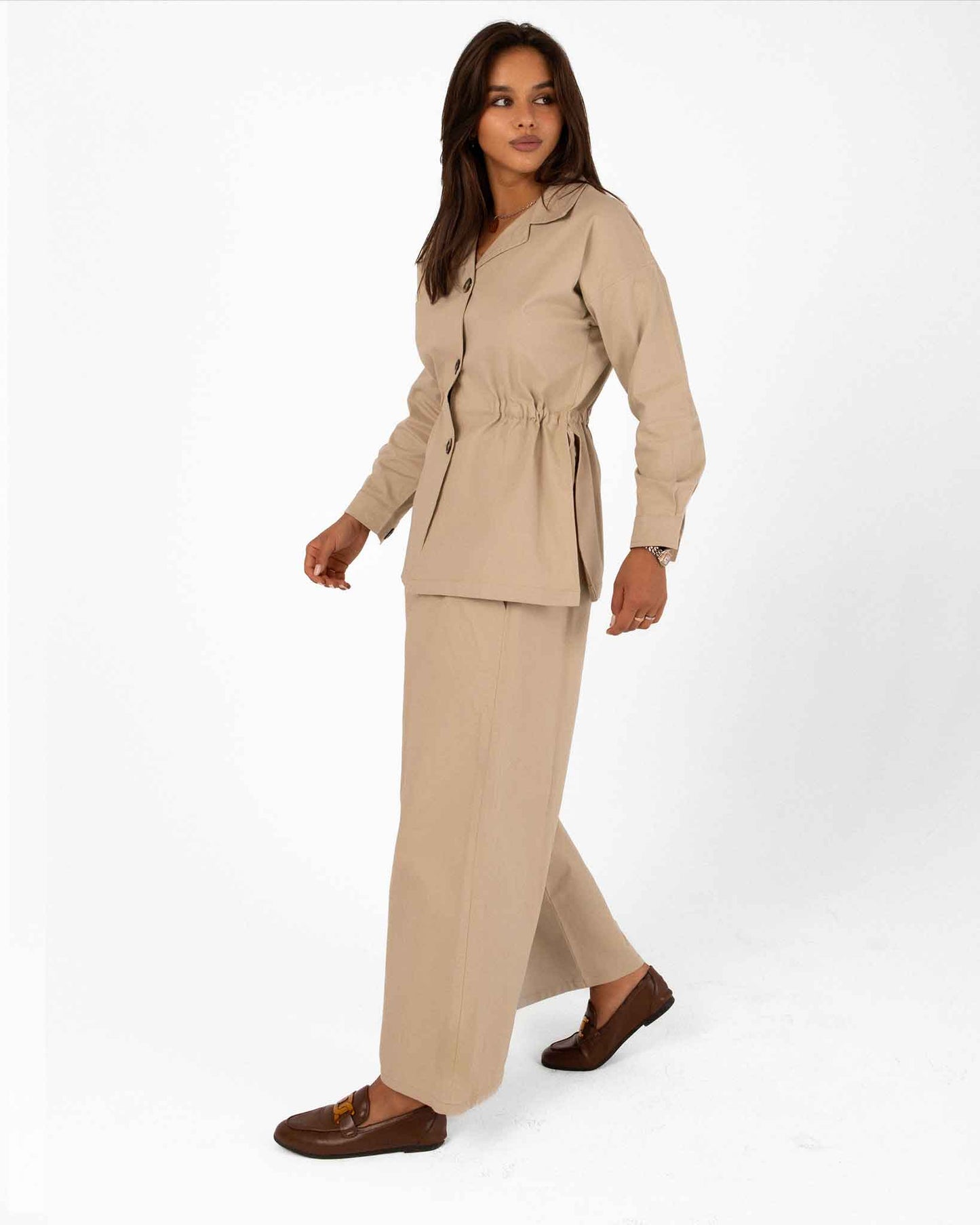Elegant Beige Women’s Suit – Practical Simplicity with a Modern Look