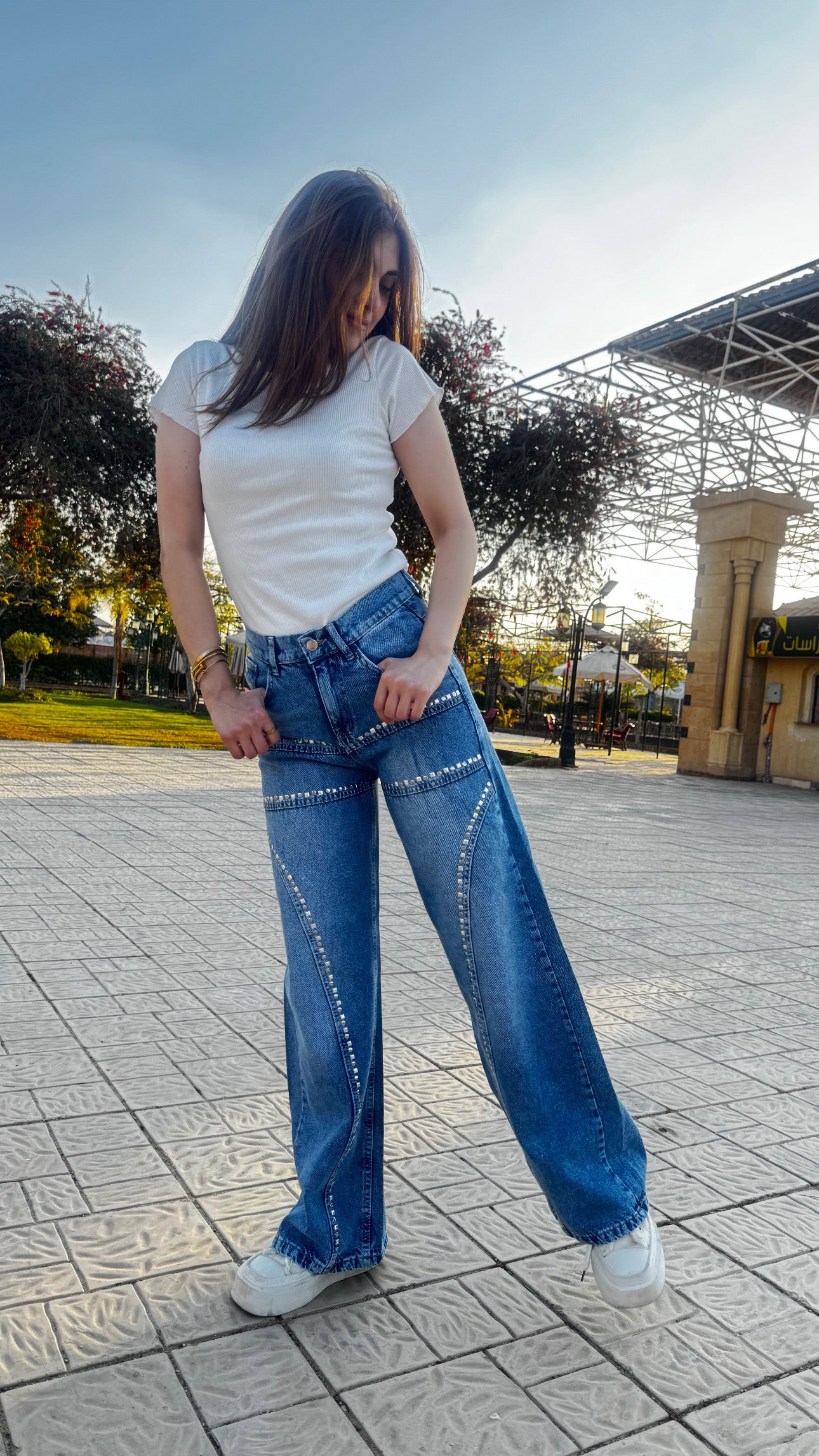 High-Waist Rhinestone Wide-Leg Jeans - Blue